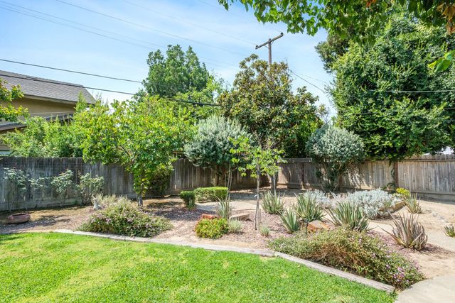 1737 W Roberts Avenue, Fresno, CA 93711
