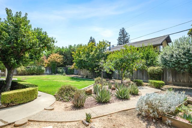 1737 W Roberts Avenue, Fresno, CA 93711