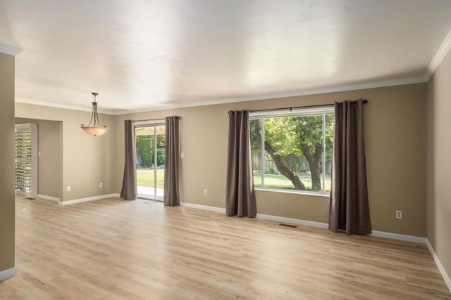 1737 W Roberts Avenue, Fresno, CA 93711