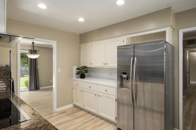1737 W Roberts Avenue, Fresno, CA 93711