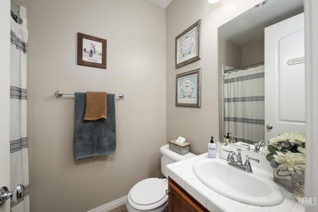 5604 Segovia Way, Bakersfield, CA 93306