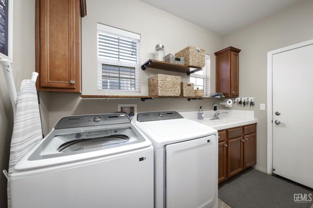 5604 Segovia Way, Bakersfield, CA 93306