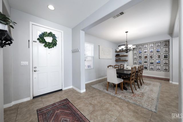 5604 Segovia Way, Bakersfield, CA 93306