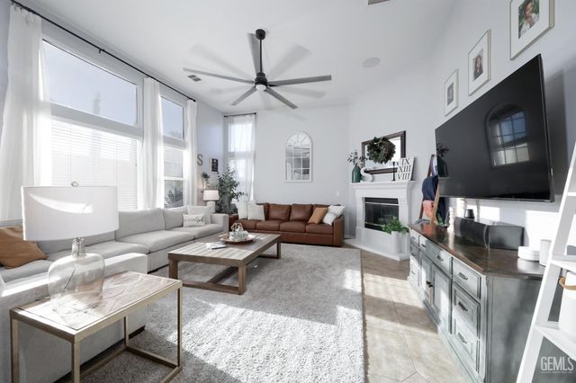 5604 Segovia Way, Bakersfield, CA 93306