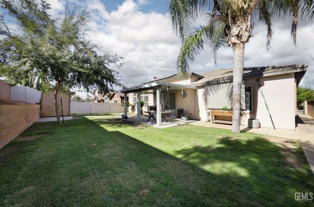 5604 Segovia Way, Bakersfield, CA 93306