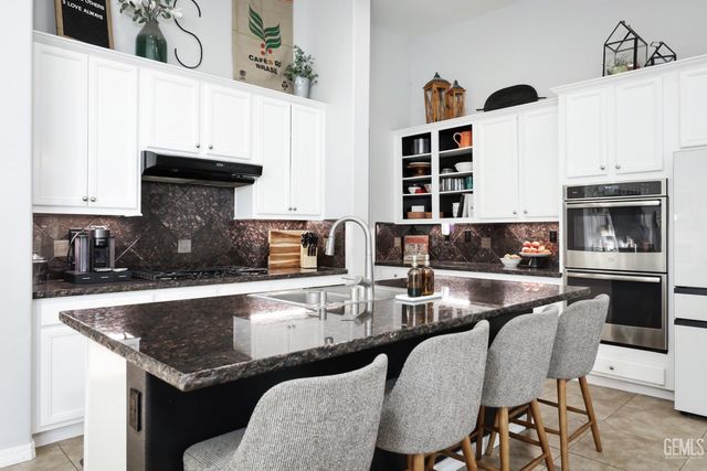 5604 Segovia Way, Bakersfield, CA 93306