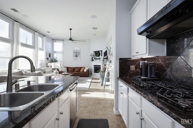 5604 Segovia Way, Bakersfield, CA 93306