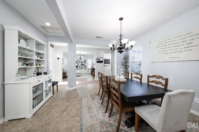 5604 Segovia Way, Bakersfield, CA 93306