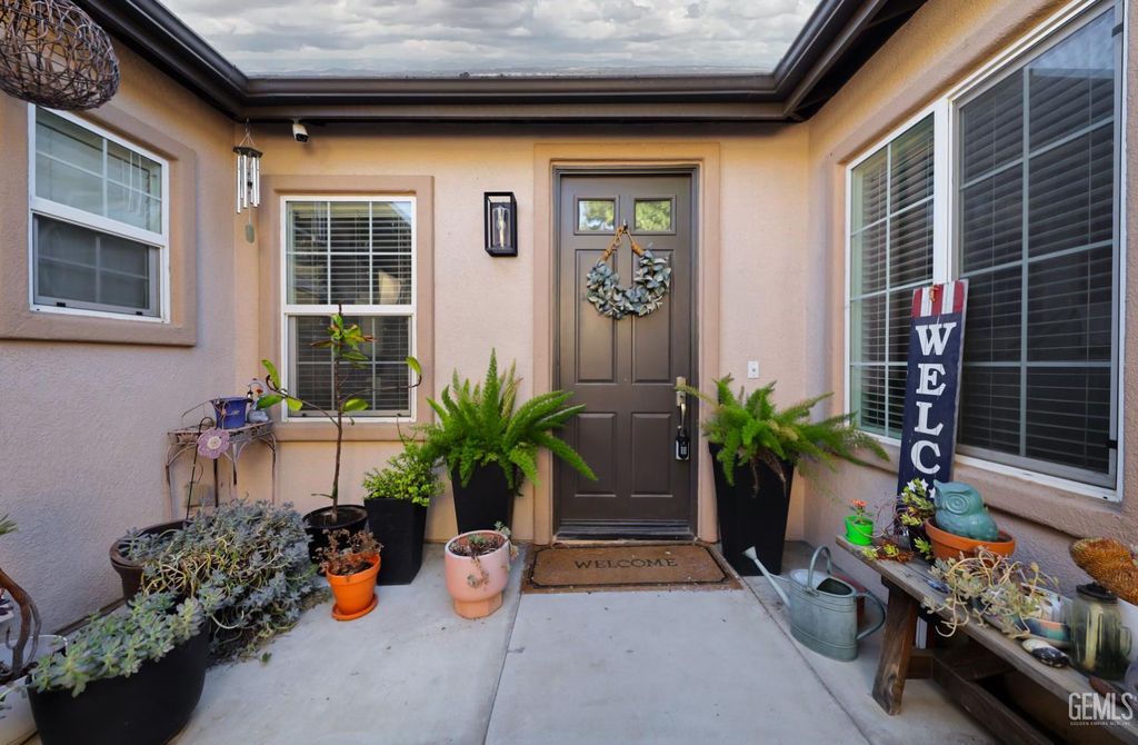 5604 Segovia Way, Bakersfield, CA 93306