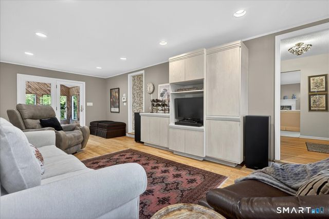 11 Bender Road, Hamden, CT 06518