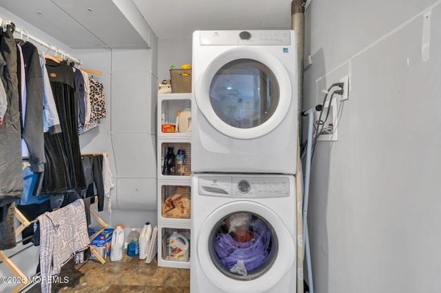 9 Chatham Drive, Howell, NJ 07731