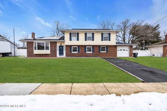 9 Chatham Drive, Howell, NJ 07731