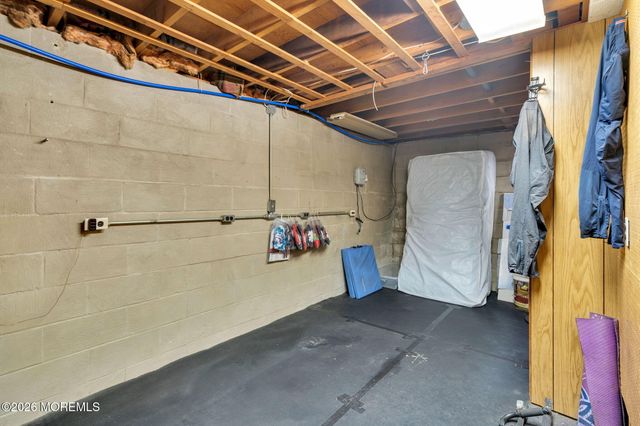 9 Chatham Drive, Howell, NJ 07731