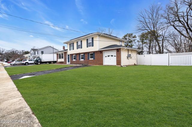 9 Chatham Drive, Howell, NJ 07731