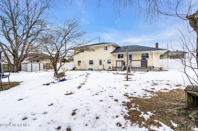 9 Chatham Drive, Howell, NJ 07731