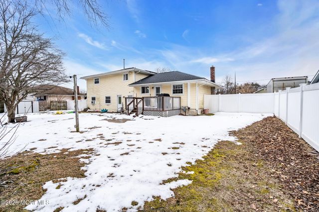 9 Chatham Drive, Howell, NJ 07731