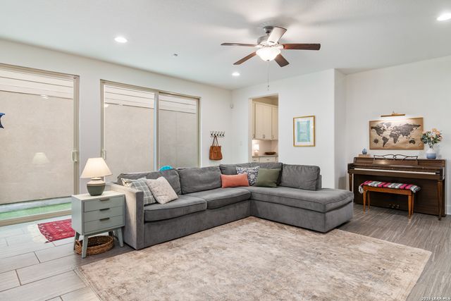 206 Ridgecrest Dr. Unit 4, San Antonio, TX 78209