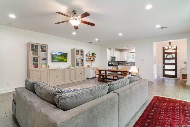 206 Ridgecrest Dr. Unit 4, San Antonio, TX 78209