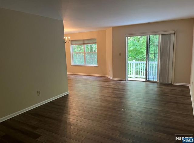 6-3 Vernon Court, Waldwick, NJ 07463
