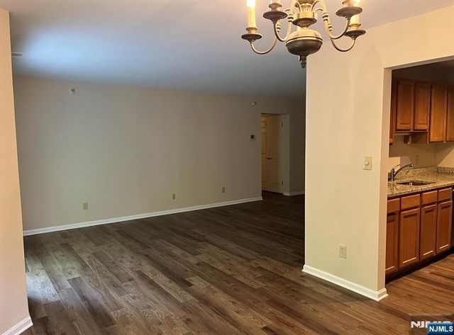 6-3 Vernon Court, Waldwick, NJ 07463