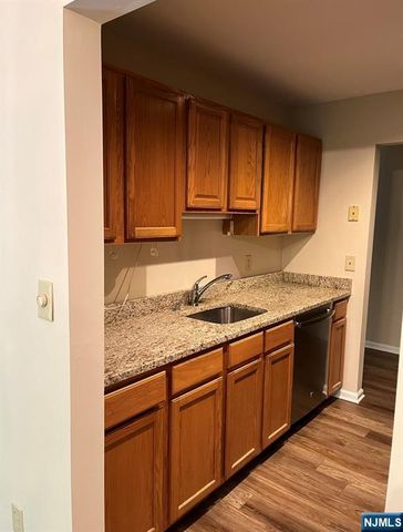 6-3 Vernon Court, Waldwick, NJ 07463