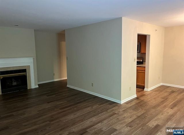 6-3 Vernon Court, Waldwick, NJ 07463
