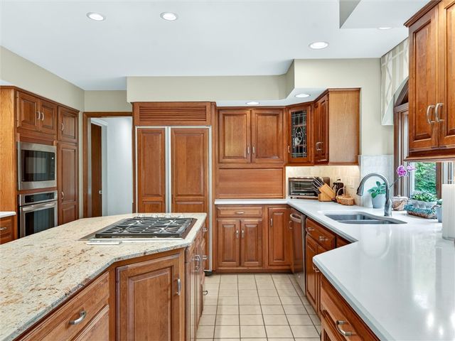 8 Saint Andrews, Pittsford, NY 14534