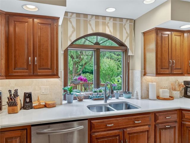 8 Saint Andrews, Pittsford, NY 14534
