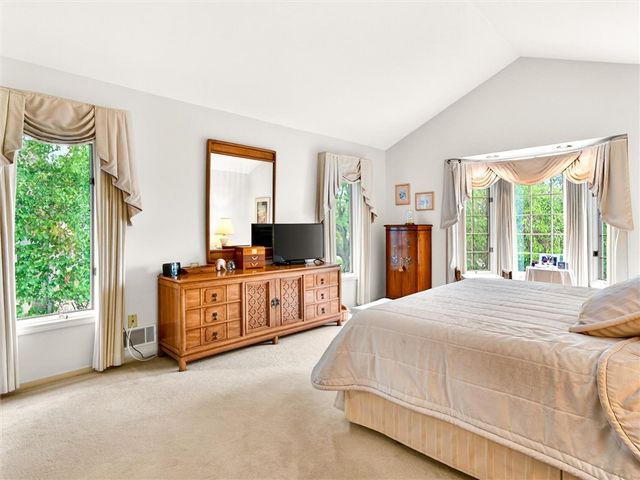 8 Saint Andrews, Pittsford, NY 14534