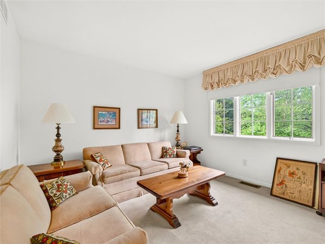 8 Saint Andrews, Pittsford, NY 14534