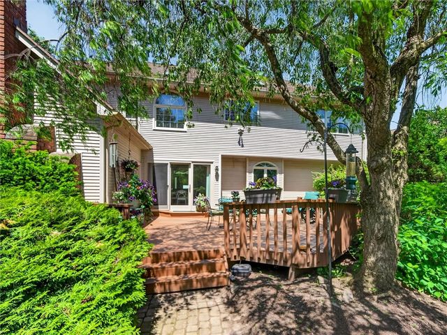 8 Saint Andrews, Pittsford, NY 14534