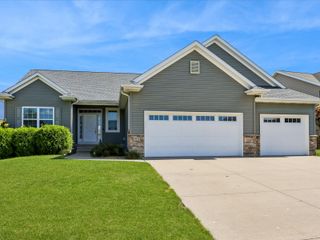 3015 Hillsboro Drive SW, Cedar Rapids, IA 52404