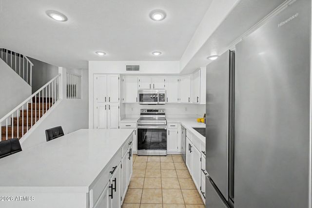 1053 W MYRNA Lane, Tempe, AZ 85284