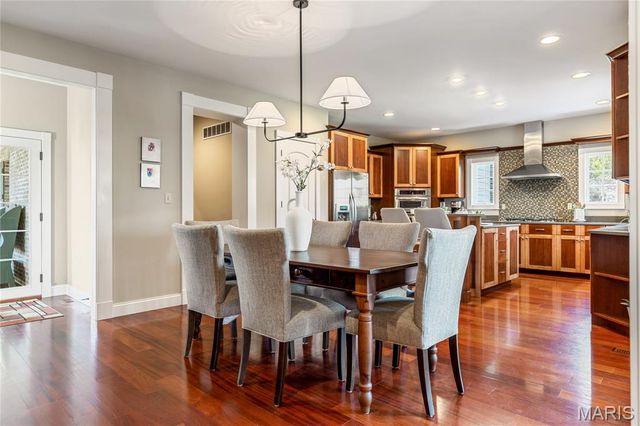 1007 Devonworth Manor Way, Town And Country, MO 63017