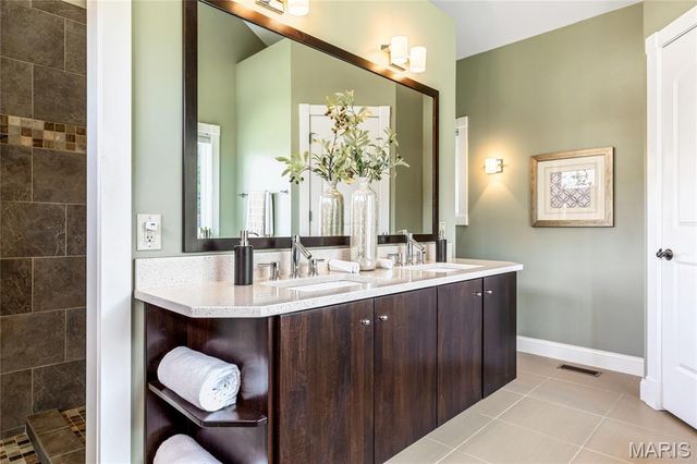 1007 Devonworth Manor Way, Town And Country, MO 63017