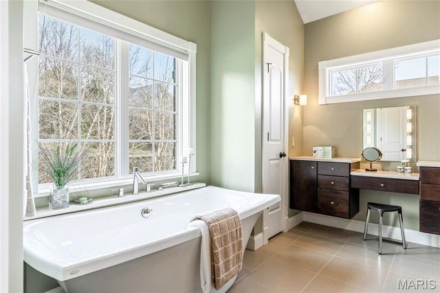 1007 Devonworth Manor Way, Town And Country, MO 63017