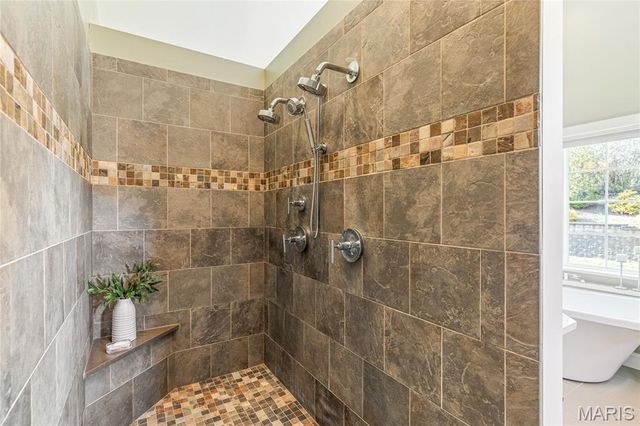 1007 Devonworth Manor Way, Town And Country, MO 63017