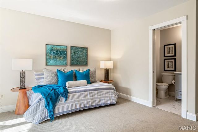 1007 Devonworth Manor Way, Town And Country, MO 63017