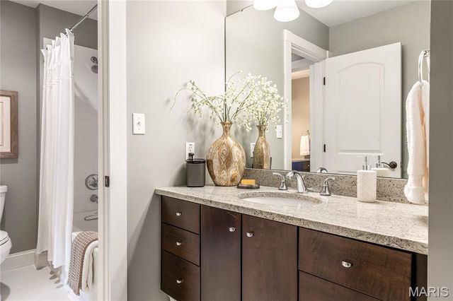 1007 Devonworth Manor Way, Town And Country, MO 63017