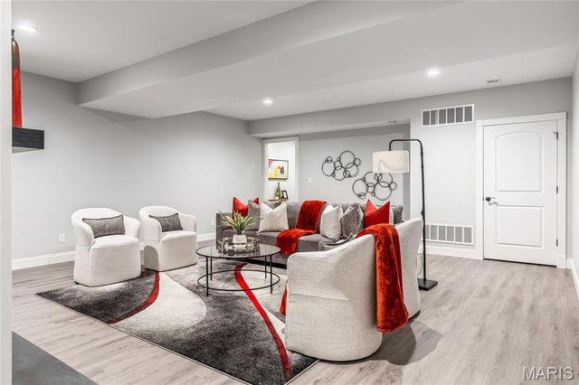 1007 Devonworth Manor Way, Town And Country, MO 63017