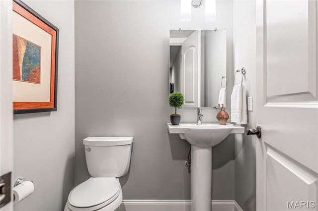 1007 Devonworth Manor Way, Town And Country, MO 63017