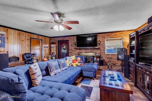 1525 S 31st Avenue, Gulfport, MS 39501