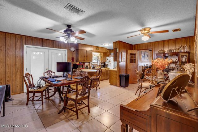 1525 S 31st Avenue, Gulfport, MS 39501