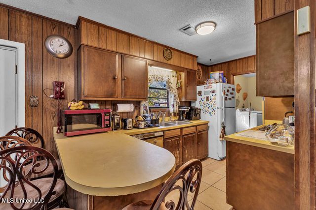 1525 S 31st Avenue, Gulfport, MS 39501