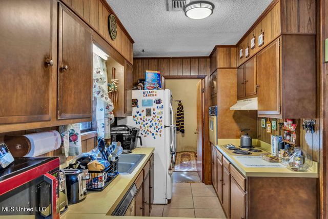 1525 S 31st Avenue, Gulfport, MS 39501