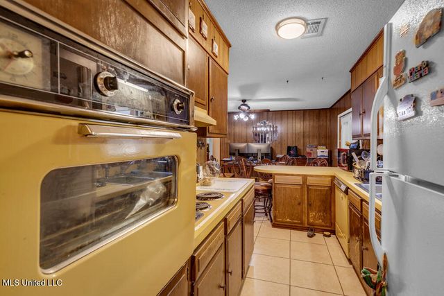 1525 S 31st Avenue, Gulfport, MS 39501