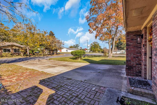 1525 S 31st Avenue, Gulfport, MS 39501