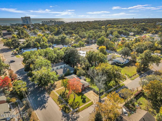 1525 S 31st Avenue, Gulfport, MS 39501