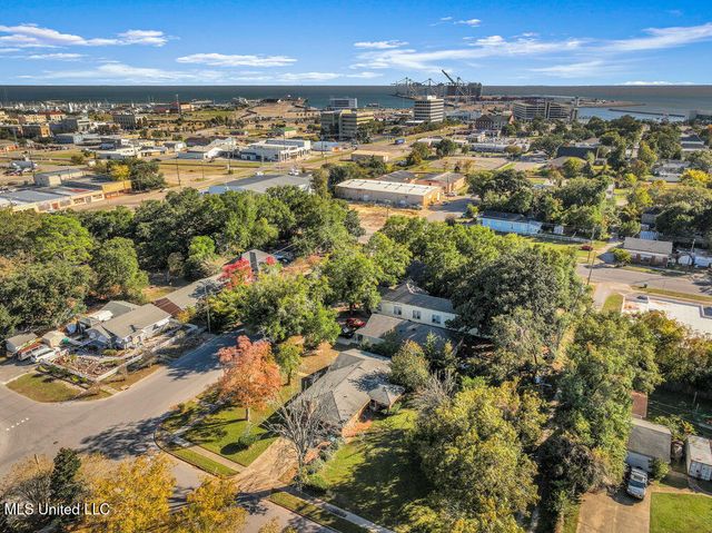 1525 S 31st Avenue, Gulfport, MS 39501