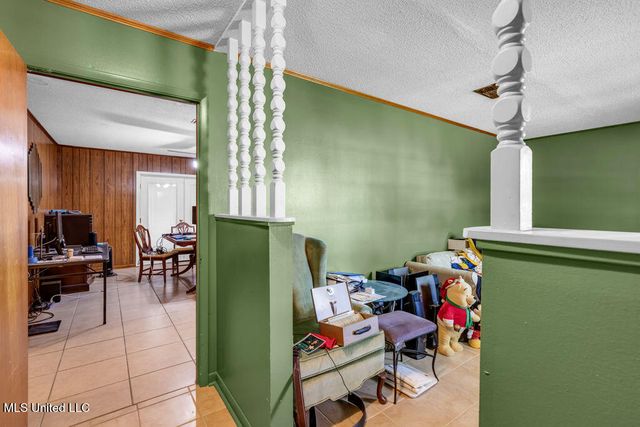 1525 S 31st Avenue, Gulfport, MS 39501